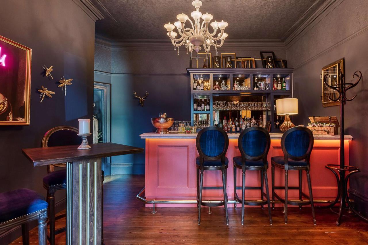 فندق مارمادوكيس تاون هاوس، بي دابليو بريمير كولكشن يورك المظهر الخارجي الصورة The bar at the 1887